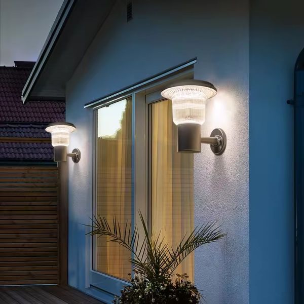 LED Solar Wall Light With 3000K Warm Light & Easy Mounting for Garden Fence & Walkway
