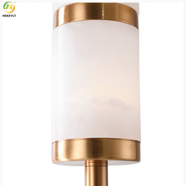 Современная роскошная мраморная лампа приведенная пола металла золота для живя комнаты D45 x H160CM