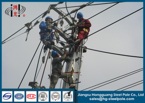 Linha de transmissão Polos de aço galvanizados do OEM com o Q345 pintado betume 10KV
