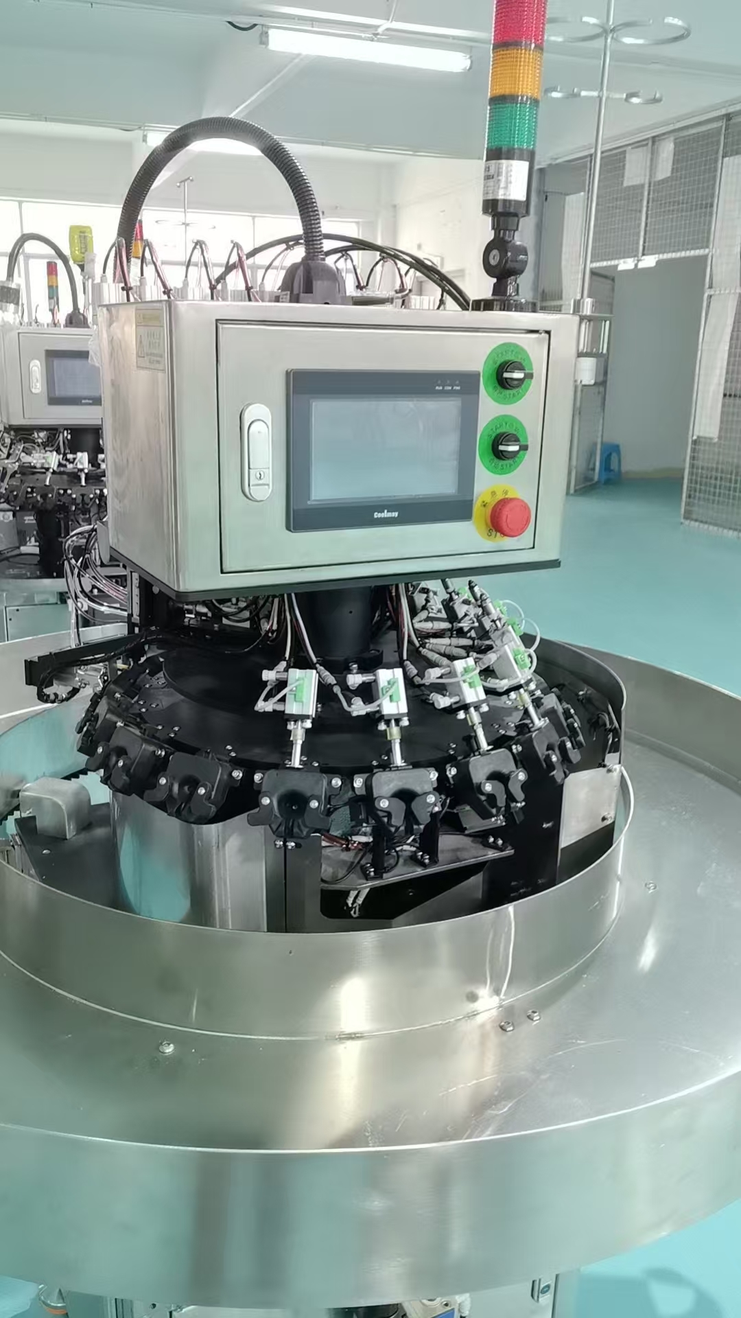 Rotary Automatic Chicken Vaccination Machine For Poultry Hatchery Independently