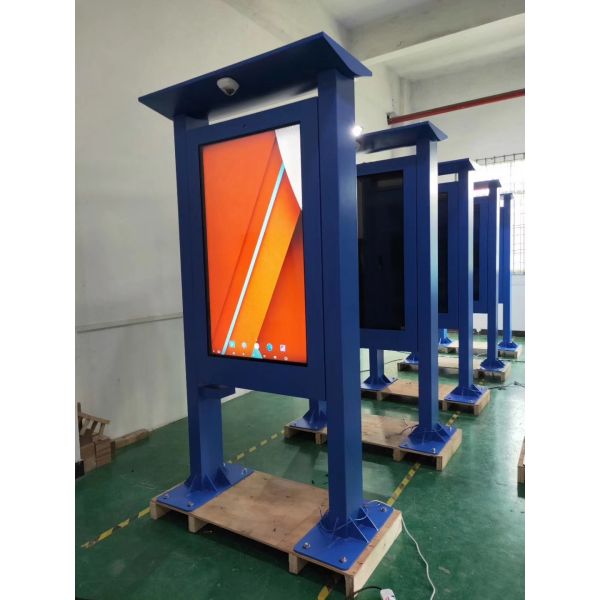 Outdoor 0.8Kw 1920x1080 Bus Stop Digital Signage VGA Interfaces