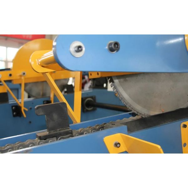 Палетная деревянная блоковая резка Промышленная деревянная резка пила Двойная головка резать пиломашина