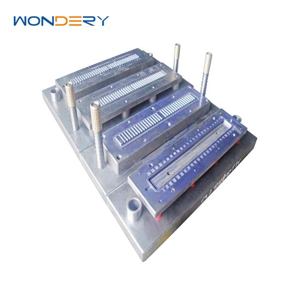 Matrice de brasage pour plaque collectrice de radiateur pour la production de radiateurs en aluminium