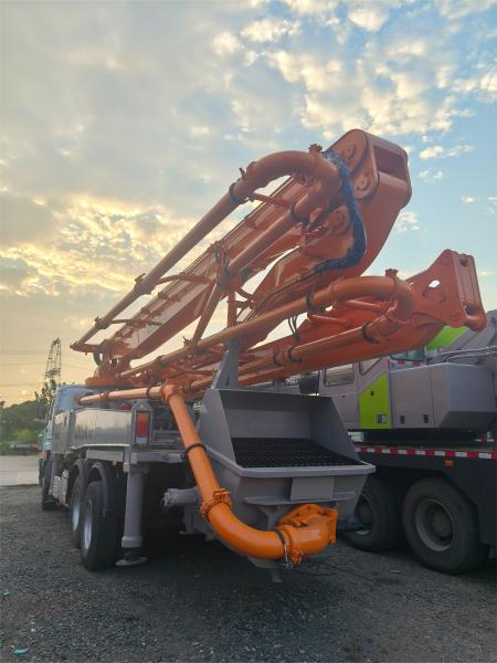 2011 Zoomlion Renew 38m Truck Mounted Concrete Pump Fully Hydraulic Truck