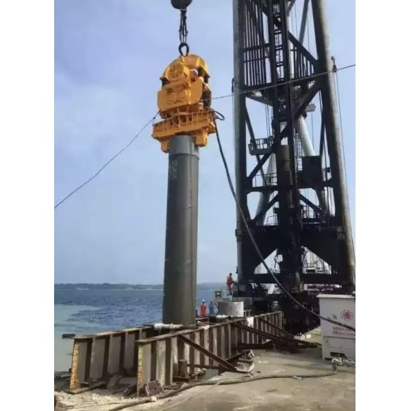 Nouveau type de grue à vendre à chaud Monté Vibro marteau électrique pour le travail de pilonnage