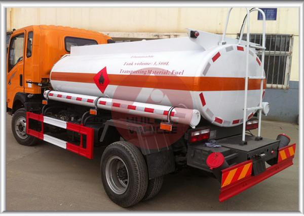 3CBM Portable Oil Tanker Lorry , Self - Priming Pump Diesel Fuel Truck Separated Storage
