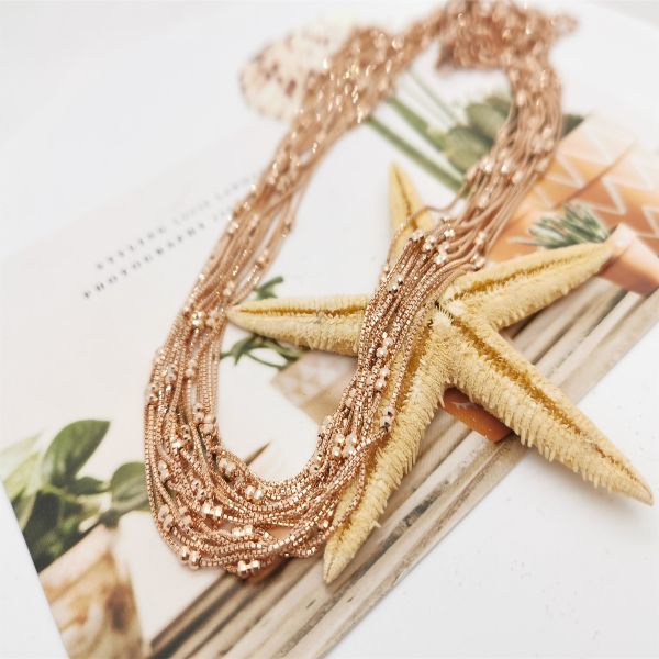 Encantador collar de oro amarillo de 18 quilates