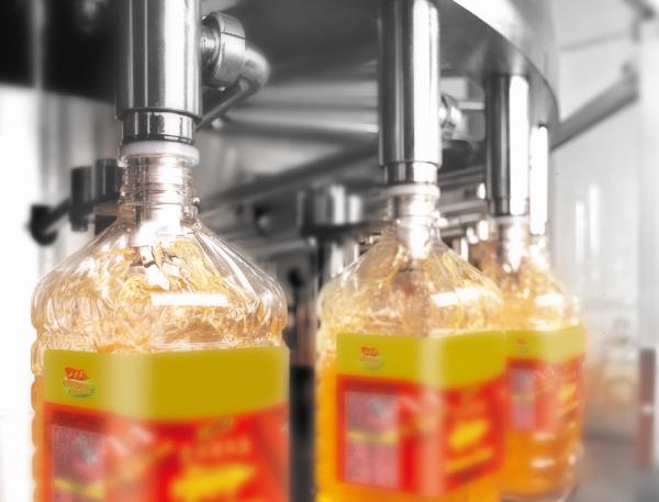 Touch Screen Edible Oil Bottle Filling Machine