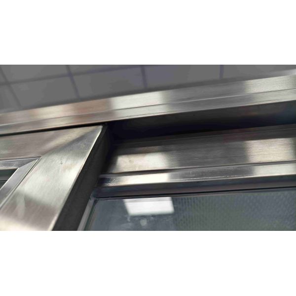304L Stainless Steel Cleanroom Wardrobe with 25-Person Capacity for ISO 14644 & GMP Pharma Storage