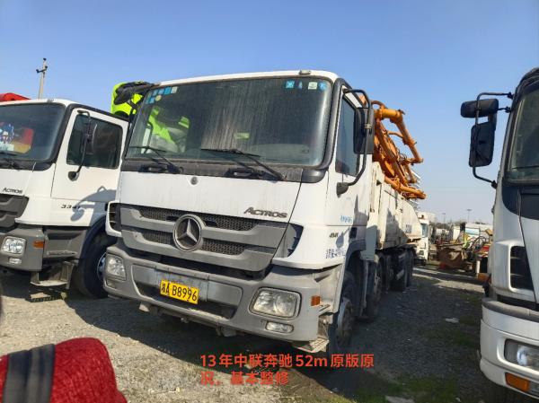 Camión bomba de hormigón Zoomlion 52M de 2013 sobre chasis Mercedes-Benz 52 metros