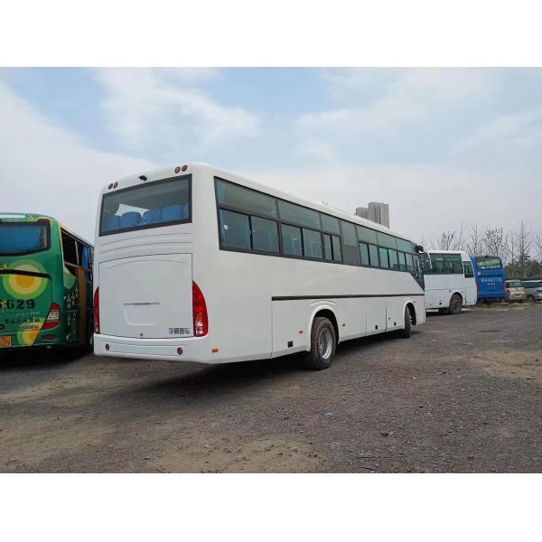 Autobus Yutong d'occasion en stock Zk6112d 53 sièges Dachai Diesel type Euro 2 moteur avec porte du milieu
