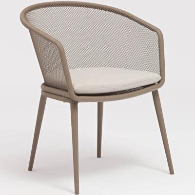 Chaise de salle à manger en métal de fer pour des sièges extérieurs colorés dans un restaurant moderne