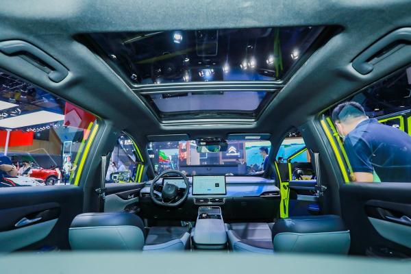 Upgrade Your Driving Experience with the 2024 HYCAN Z03 Electric Driver's Seat Adjustment 5 Seats and Intelligent Features