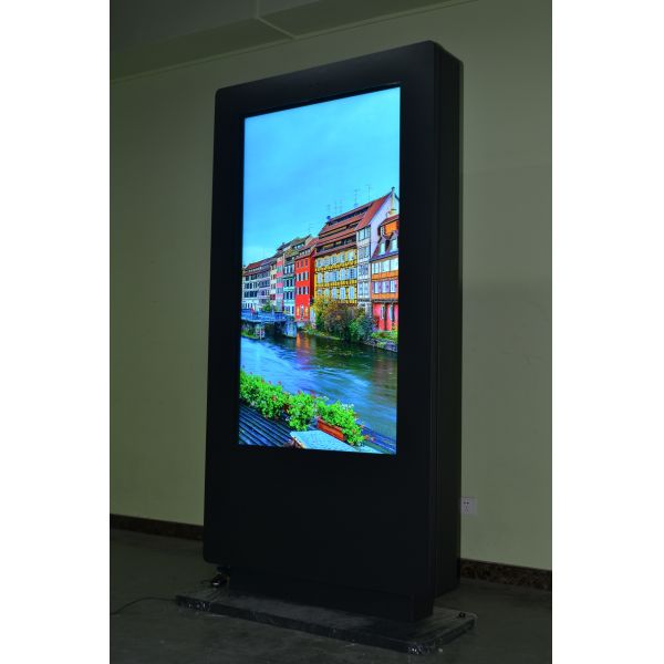 65 Inch IP65 Outdoor Touch Screen Digital Signage Totem 2500 nits Sunlight Viewable