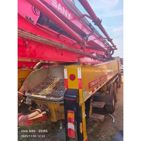 56-метровый грузовик для использования бетона в 2019 году весом 44000 кг.