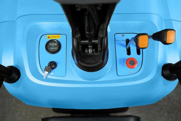 Pequeno caminhão de carga elétrico de 6 m de altura com tesoura dupla