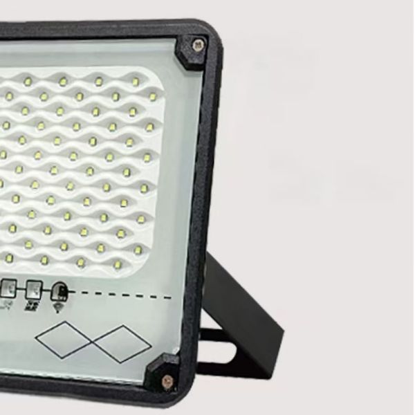 IP65 Smart Solar Flood Light With Auto Light Control Dusk To Dawn For Garden Lighting