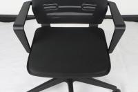 12.2KG lissent la roulette en nylon de noir de Mesh Swivel Ergonomically Designed Chair