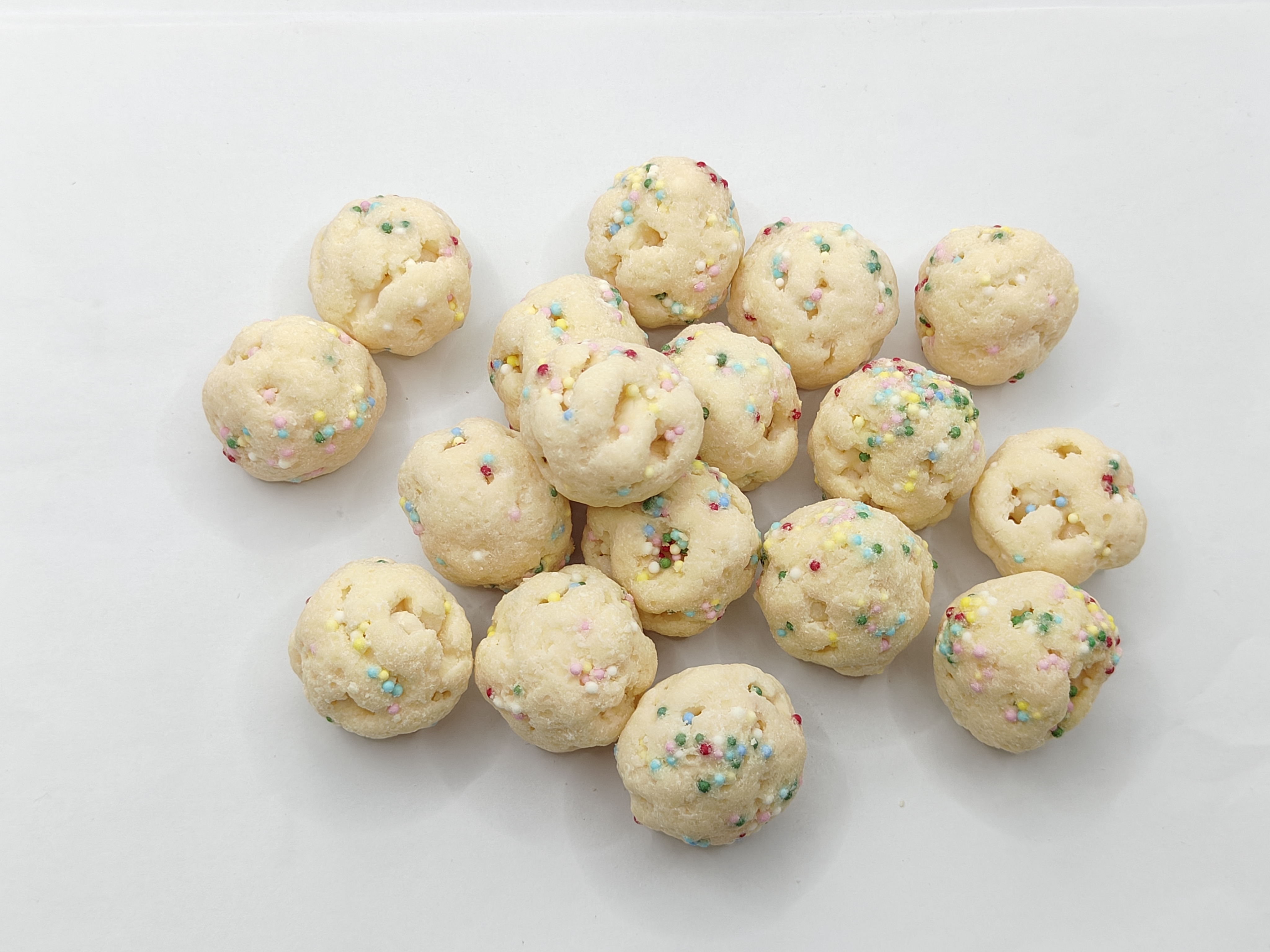 White Chocolate Flavored Rice Puffs – Crispy Rice Snack with Melt-in-your-mouth Texture