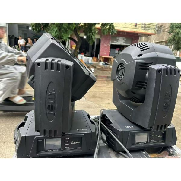 200 joyeux Q-4 Turbo 19 30W RGBW Haute puissance Grands yeux d'abeille, avec un