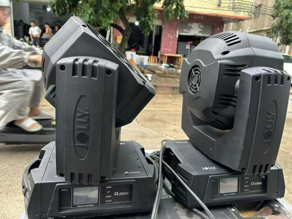 200 jolly Q-4 Turbo 19 30W RGBW High-power Large Bee Eyes, with one-pack and two-aircases, new quality!