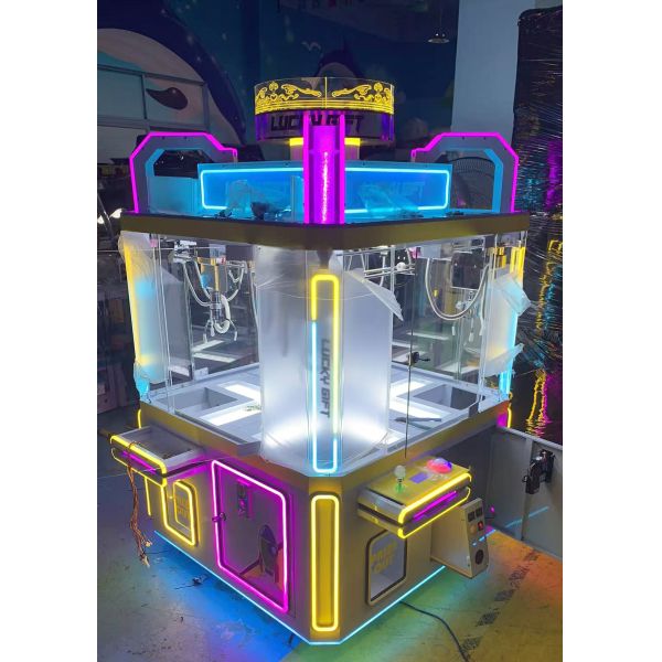 Number Of Players 4 Claw Game Machine 300W Operating Power Commercial Gift Vending Machine Arcade Entertainment Device
