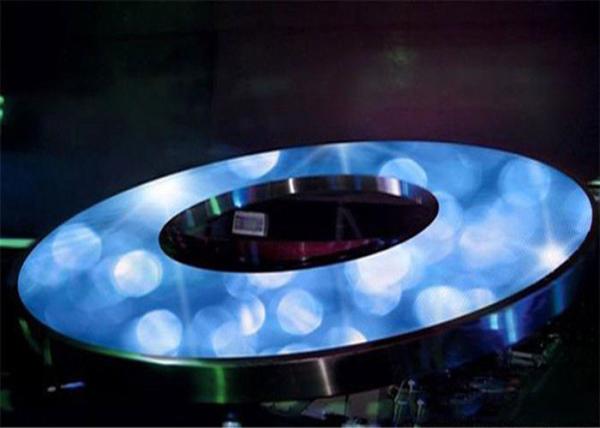 Light weight P2.5 flexible led display for archiving irregular shape screens
