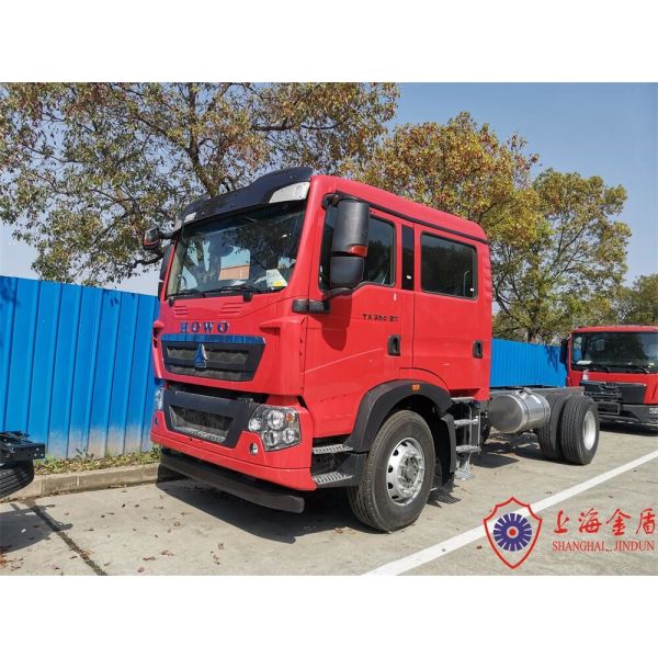 Industrial 206kw Water Foam Fire Truck Double Cabin Howo Chassis 4×2 Drive