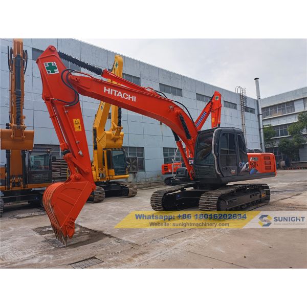 Тяжелые машины используют экскаватор Hitachi с рабочим временем 1000-2300 часов