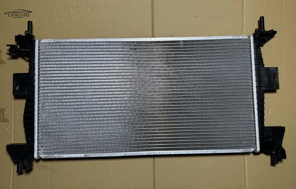 Replace/Repair Your Ford Focus D2 F1 with Our Aluminum Radiator and Plastic Water Tank