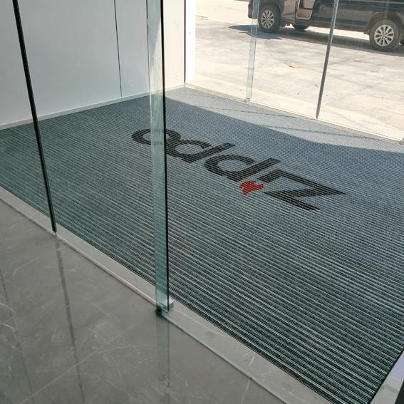 Tapis d'entrée en aluminium résistant au glissement pour bâtiments commerciaux à fort trafic