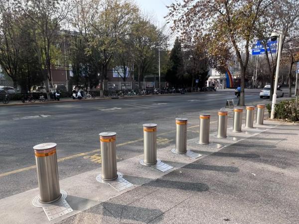 Bollards hydrauliques automatiques pour la sécurité des accès