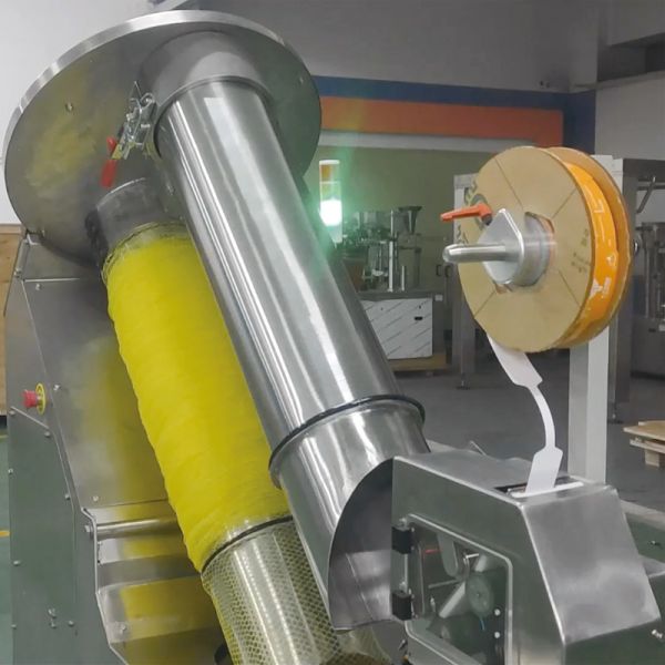 High Speed Vertical Automatic Mesh Pocket Machine Carrot Vegetable Mesh Bag Baler Pear Automatic Nets Packing Machine