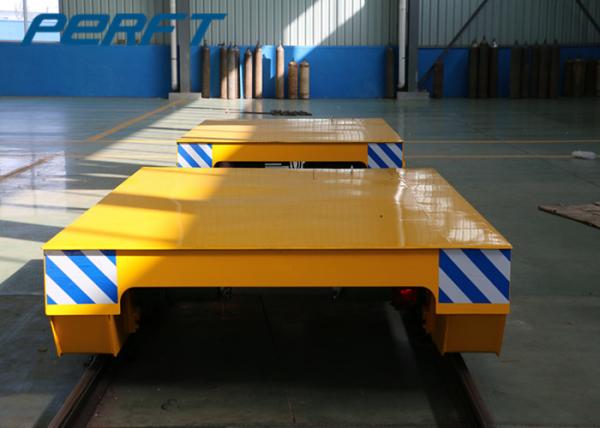 Le chariot plat électrique à piles de transfert de rail avec l'extérieur et la main sans fil a combiné la grue
