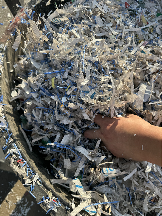 High Efficiency PP PE Woven Bags Shredder Crusher For Woven Bags Discharge Size Adjustable