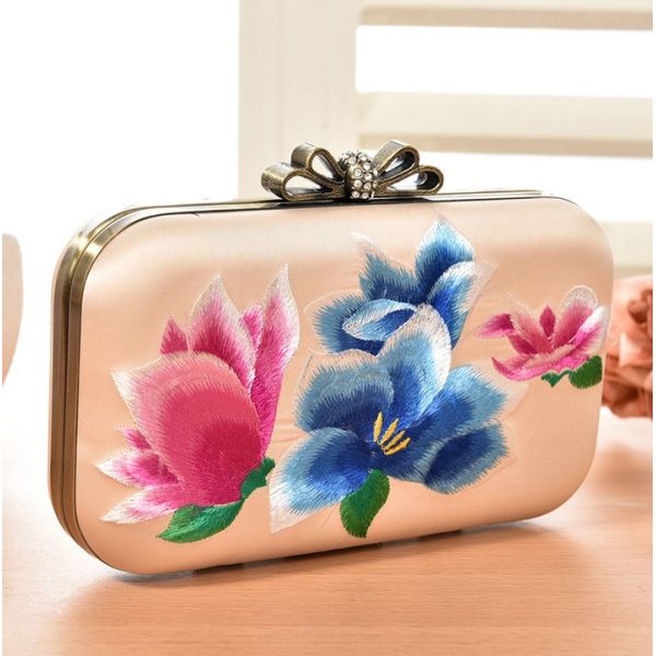 Korean version of the 2016 new women's vintage evening bags hand embroidery silk clutch bag mini-packet