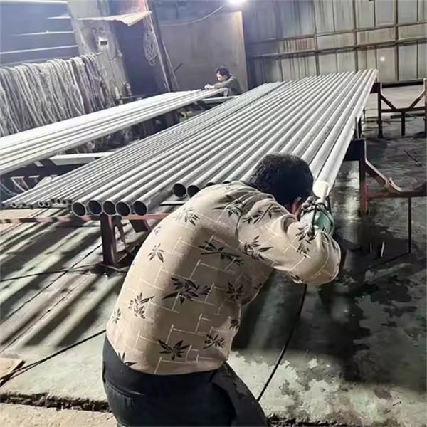 ASTM A409 321 Stainless Steel Pipe 1.5 Inch Heat Scaling For Aerospace Exhaust Ducts