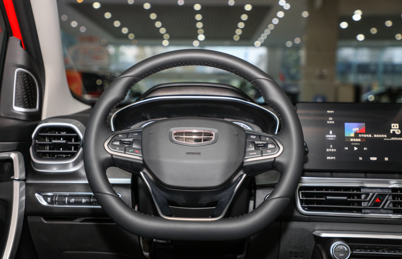 Бензин 6 Gears Geely Vehicle Geely Binyue 2021 1.4T MT Золотая версия
