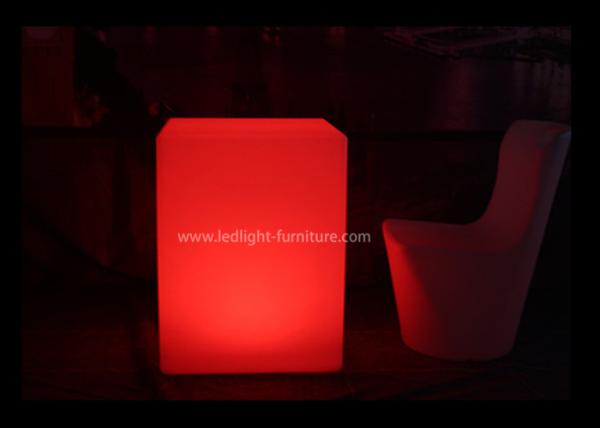O diodo emissor de luz durável ilumina acima a tabela 45*45*110 Cm do cubo para a decoração do casamento/banquete