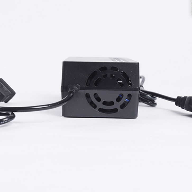 83.95v 84v 87.6v 88.2v 83.95v PC Fireproof Material 72V 7A 8A Trickle Battery Charger