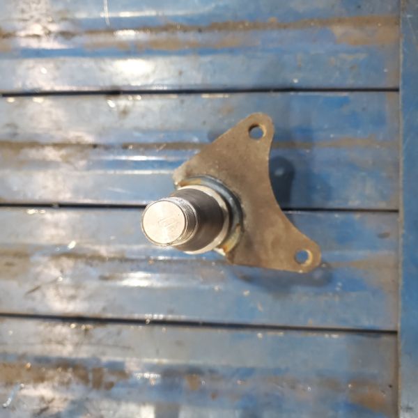 45*215mm Trailer Axle Spindles 2000lbs Easy Lube Spindle With Mounting Plate