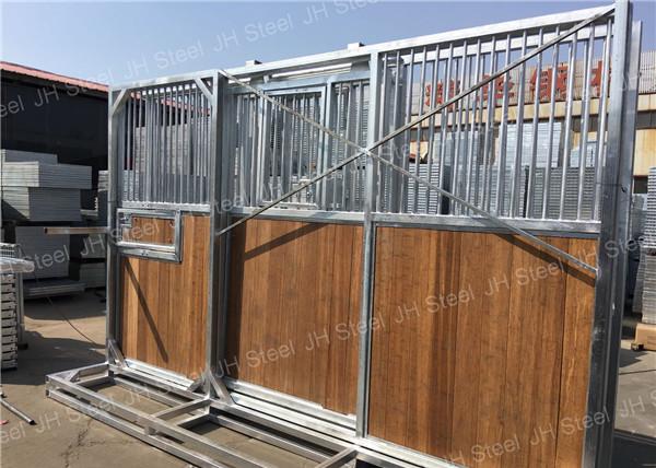 As portas seguras duráveis da tenda do cavalo do metal, exploração agrícola galvanizaram os painéis do cavalo