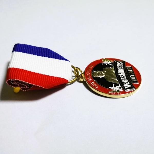 Premios de hierro, insignias y medallas de oro con cinta corta y embrague de goma.