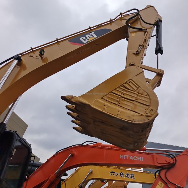 Top Performance Cat 329d Excavator 30 Tons 1.1 Bucket Capacity and 1200 Working Hours