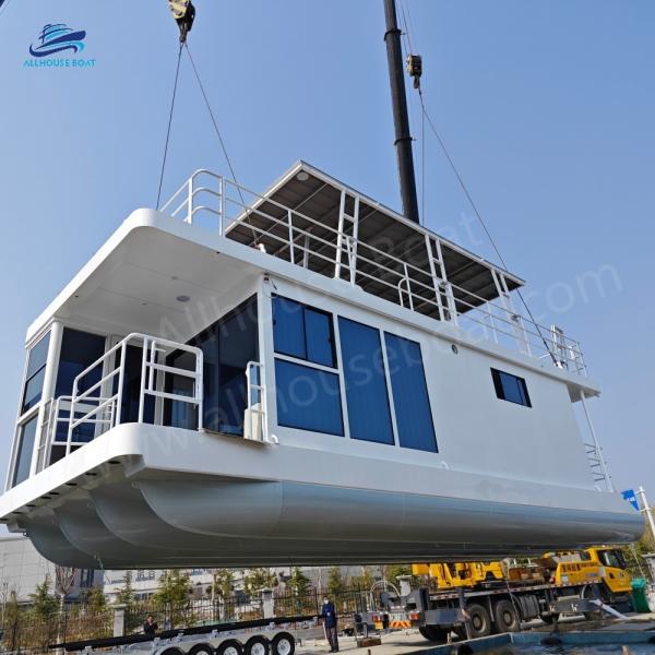 Péniche de luxe à deux étages avec salon, chambre, cuisine et terrasse ensoleillée sur le toit – Maison flottante sur l'eau