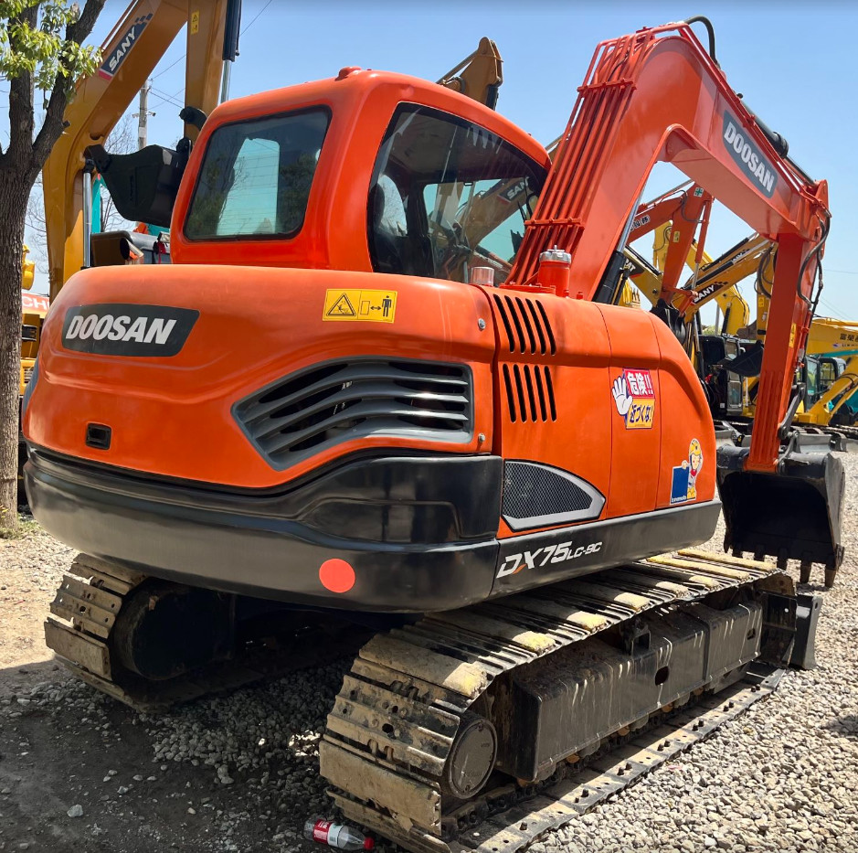 Подержанный экскаватор Doosan DX75 7 тонн