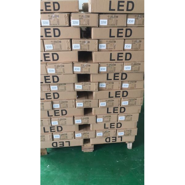 30w/40w/60w LED Solar Street Light with IP65 Rating and -20 60C Working Temperature