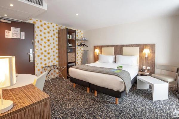 Côte d'Ivoire hotel furniture agent from China factory for hotel room bed sets with TV cabinet and lounge sofa chairs