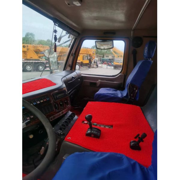 MOOG Hydraulic Cylinder and Eaton Hydraulic Pump Used Truck Crane QY100K at Affordable