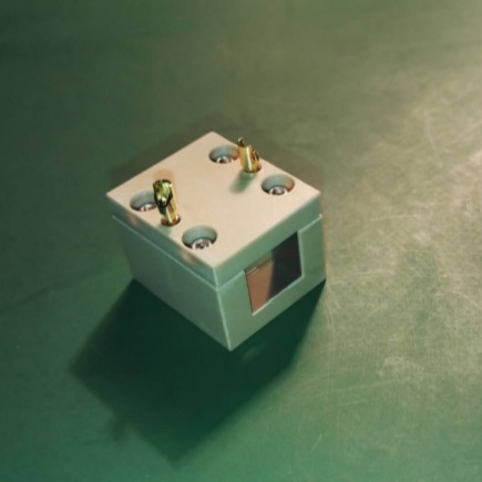 LN (LiNbO3) Pockels Cells – High Electro-Optic Coefficient, Low Half Wave Voltage, High Damage Threshold, AR Coated, for Q-Switch, Phase Modulator, Laser Communication & Industrial Laser Systems